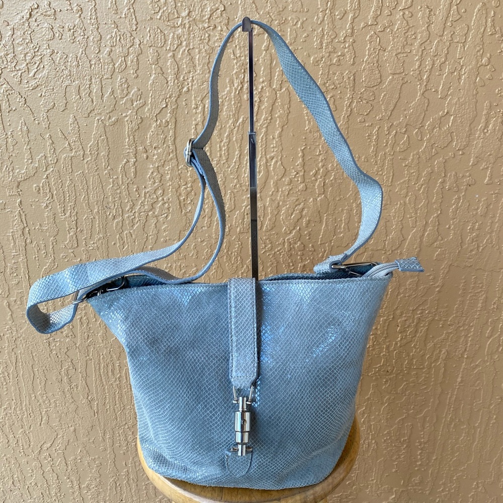 Lavorazione artigianale crossbody bag